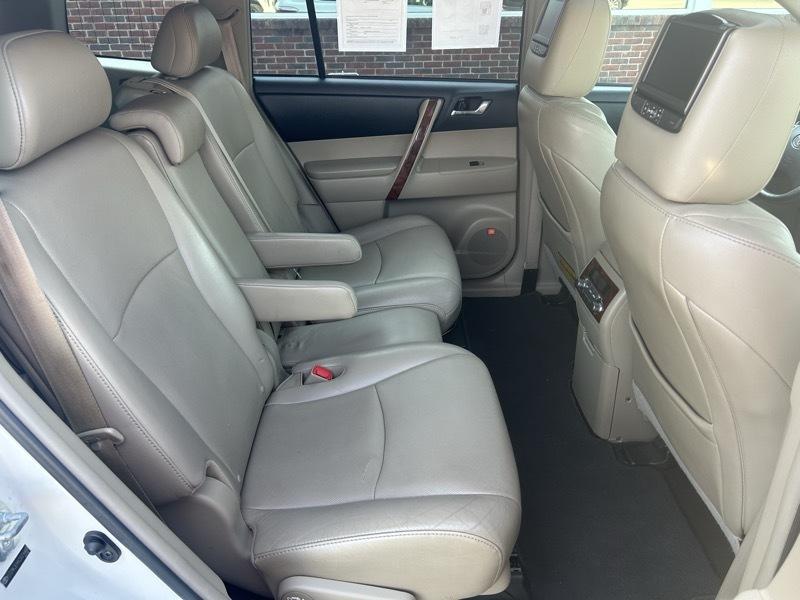 Toyota Highlander Limited 2WD 2012