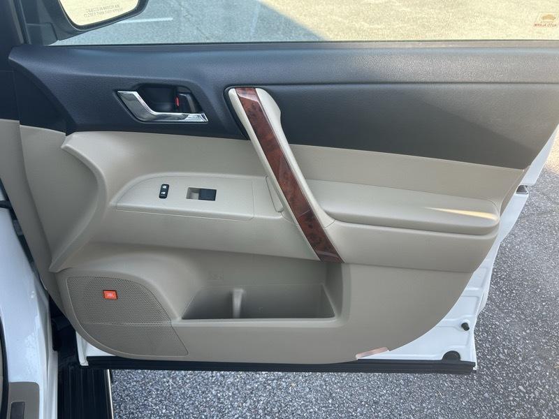 Toyota Highlander Limited 2WD 2012