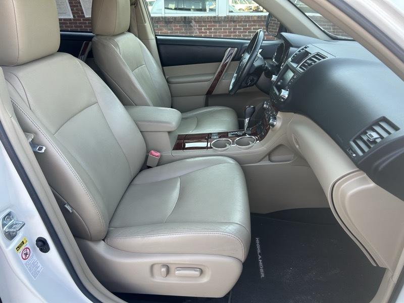 Toyota Highlander Limited 2WD 2012