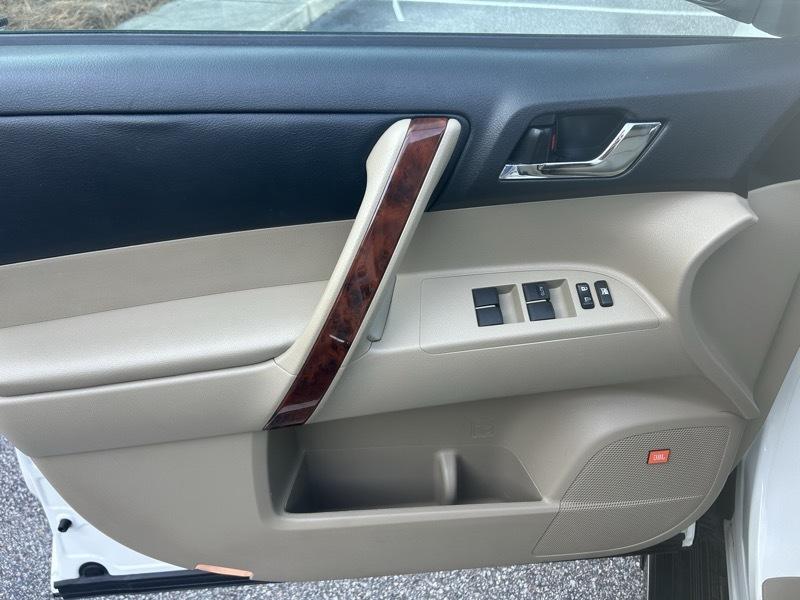 Toyota Highlander Limited 2WD 2012