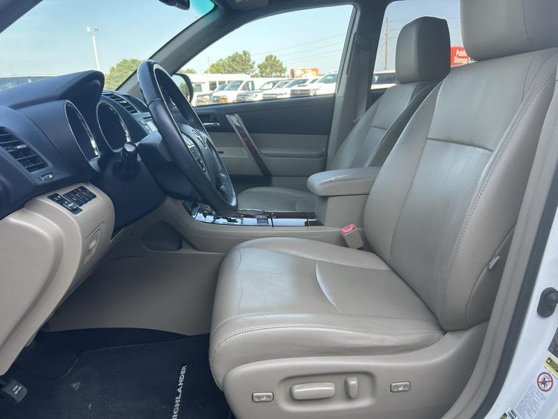 Toyota Highlander Limited 2WD 2012