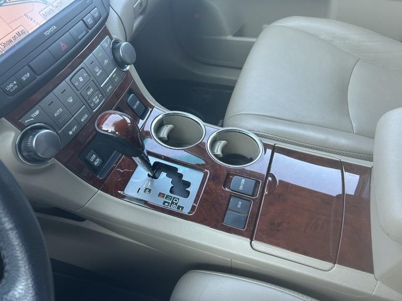 Toyota Highlander Limited 2WD 2012