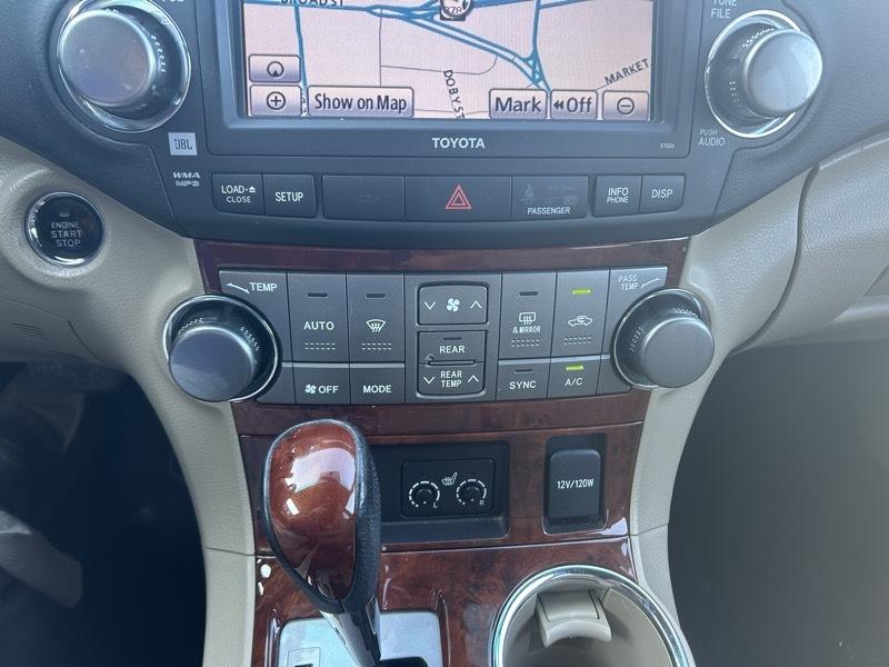 Toyota Highlander Limited 2WD 2012