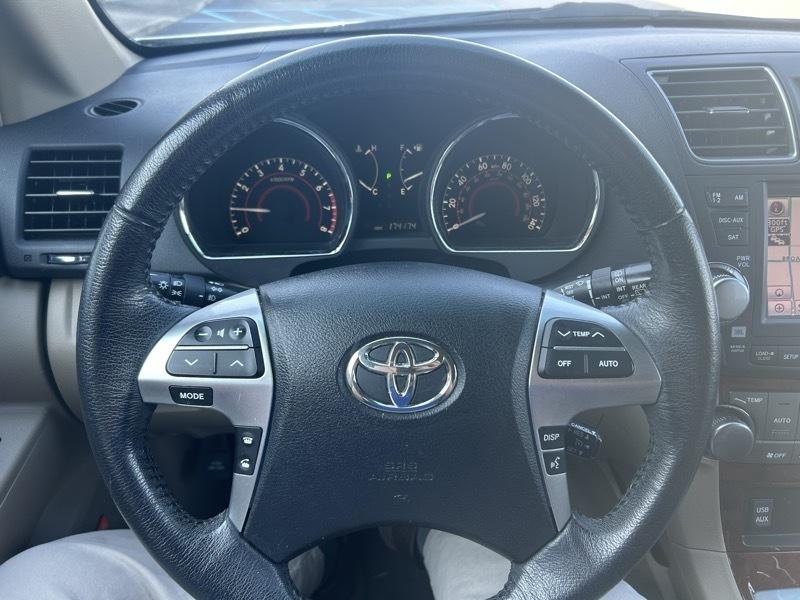Toyota Highlander Limited 2WD 2012