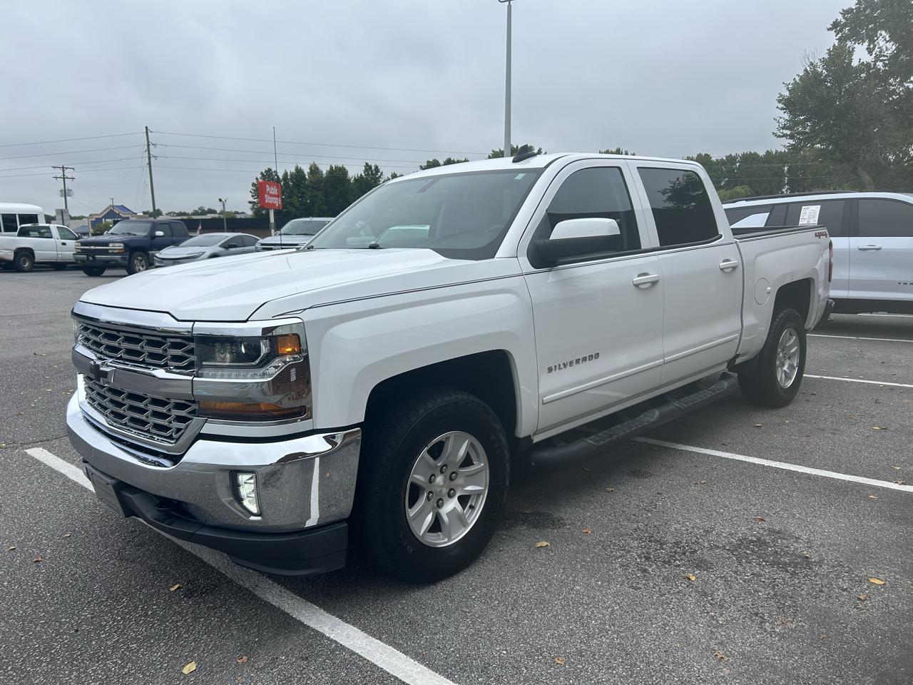 Chevrolet Silverado 1500 4WD Crew Cab 143.5" LT w/1LT 2017