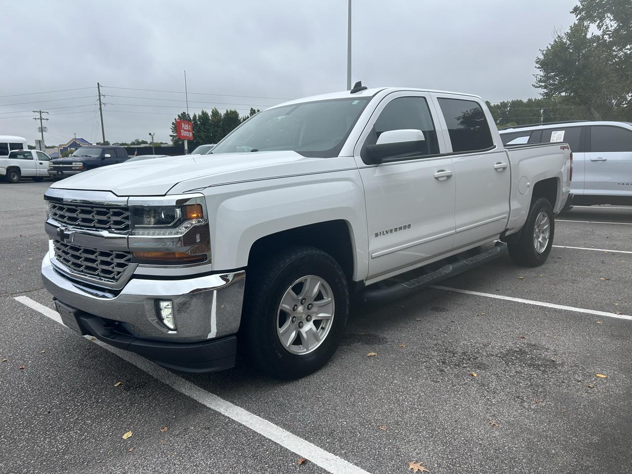 Chevrolet Silverado 1500 4WD Crew Cab 143.5" LT w/1LT 2017