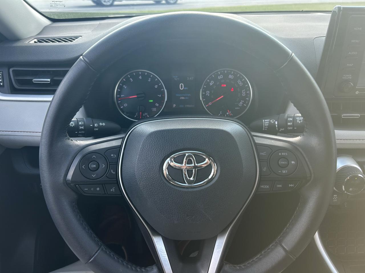 Toyota RAV4 XLE Premium FWD (Natl) 2021