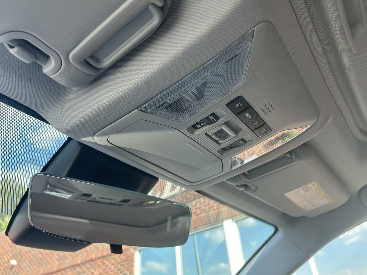 Toyota RAV4 XLE Premium FWD (Natl) 2021
