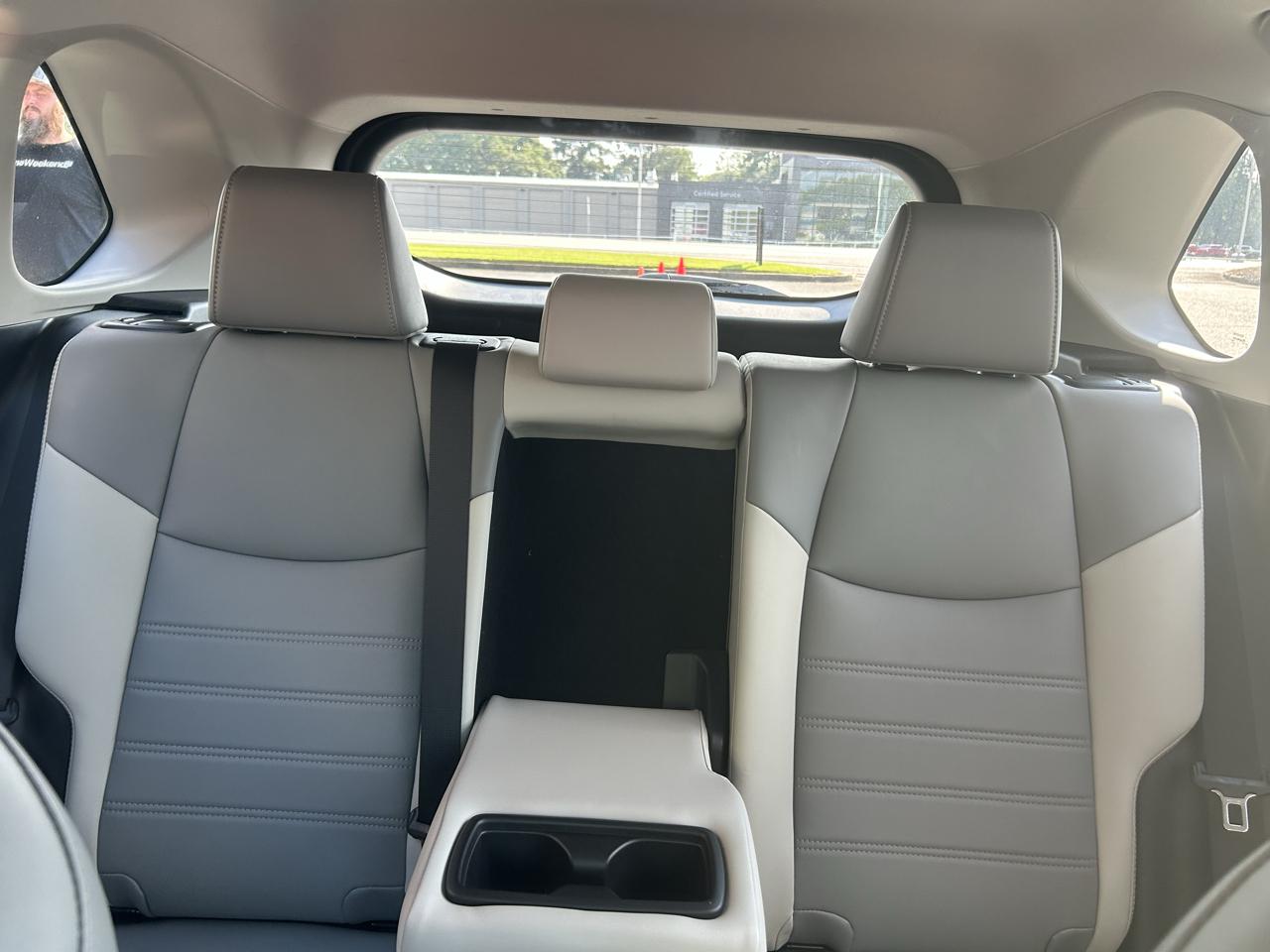 Toyota RAV4 XLE Premium FWD (Natl) 2021