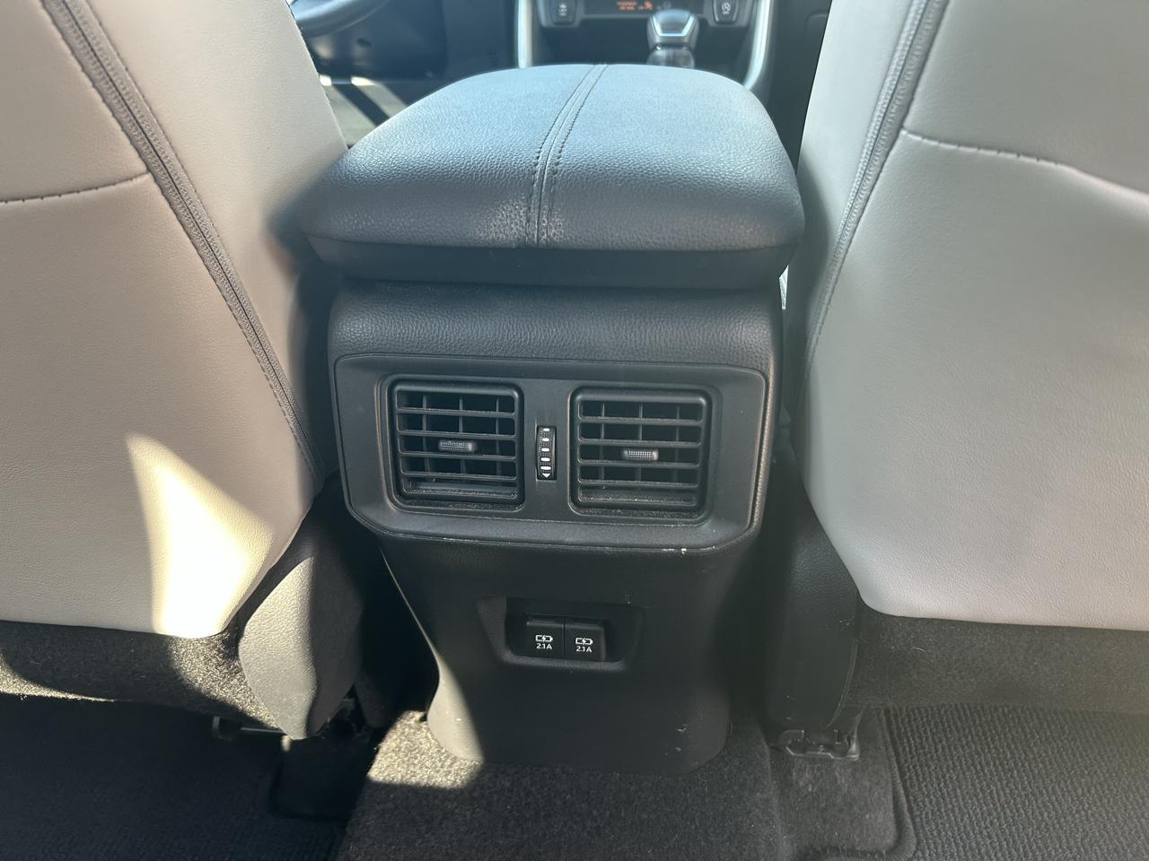 Toyota RAV4 XLE Premium FWD (Natl) 2021