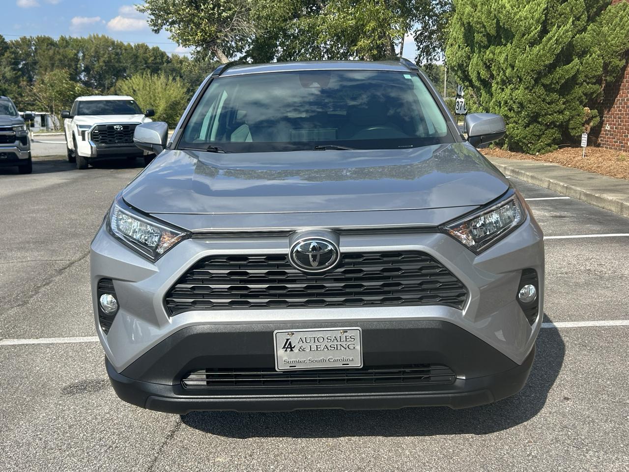 Toyota RAV4 XLE Premium FWD (Natl) 2021