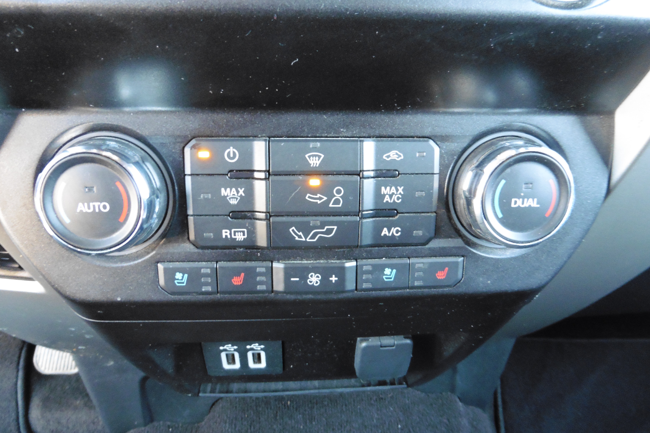 Ford F-150 4WD SuperCrew 145" Lariat 2020