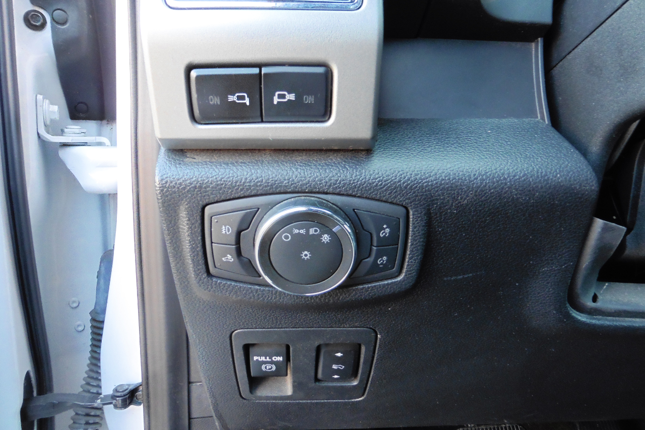 Ford F-150 4WD SuperCrew 145" Lariat 2020