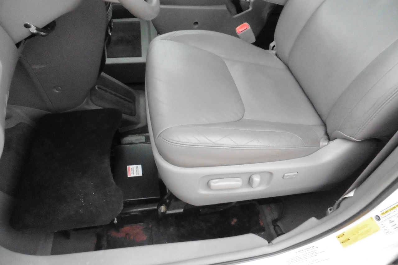 2009 Toyota Sienna XLE photo 4