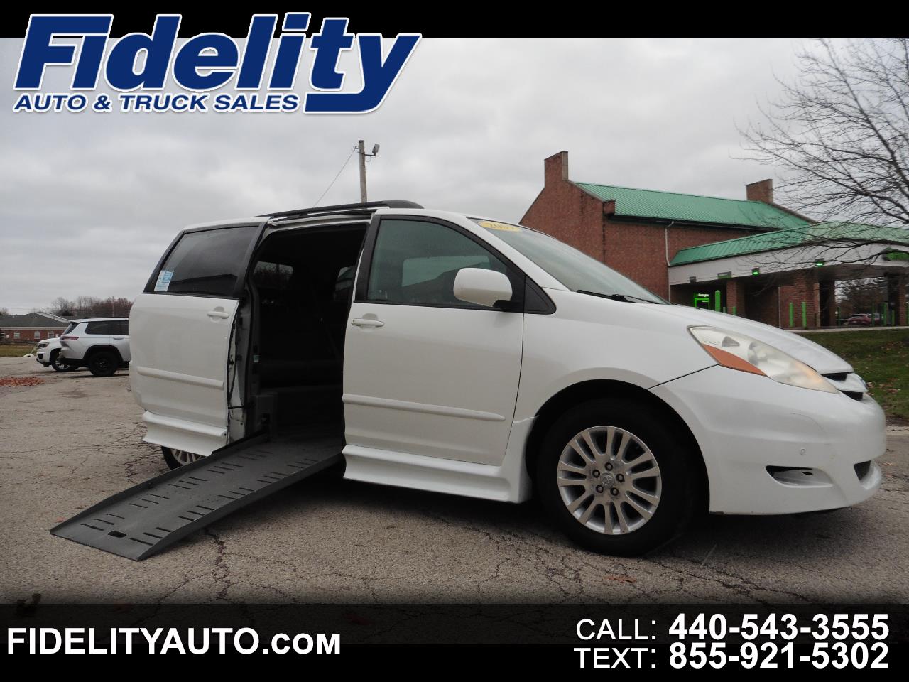 2009 Toyota Sienna XLE W/Mobility Wheelchair Ramp