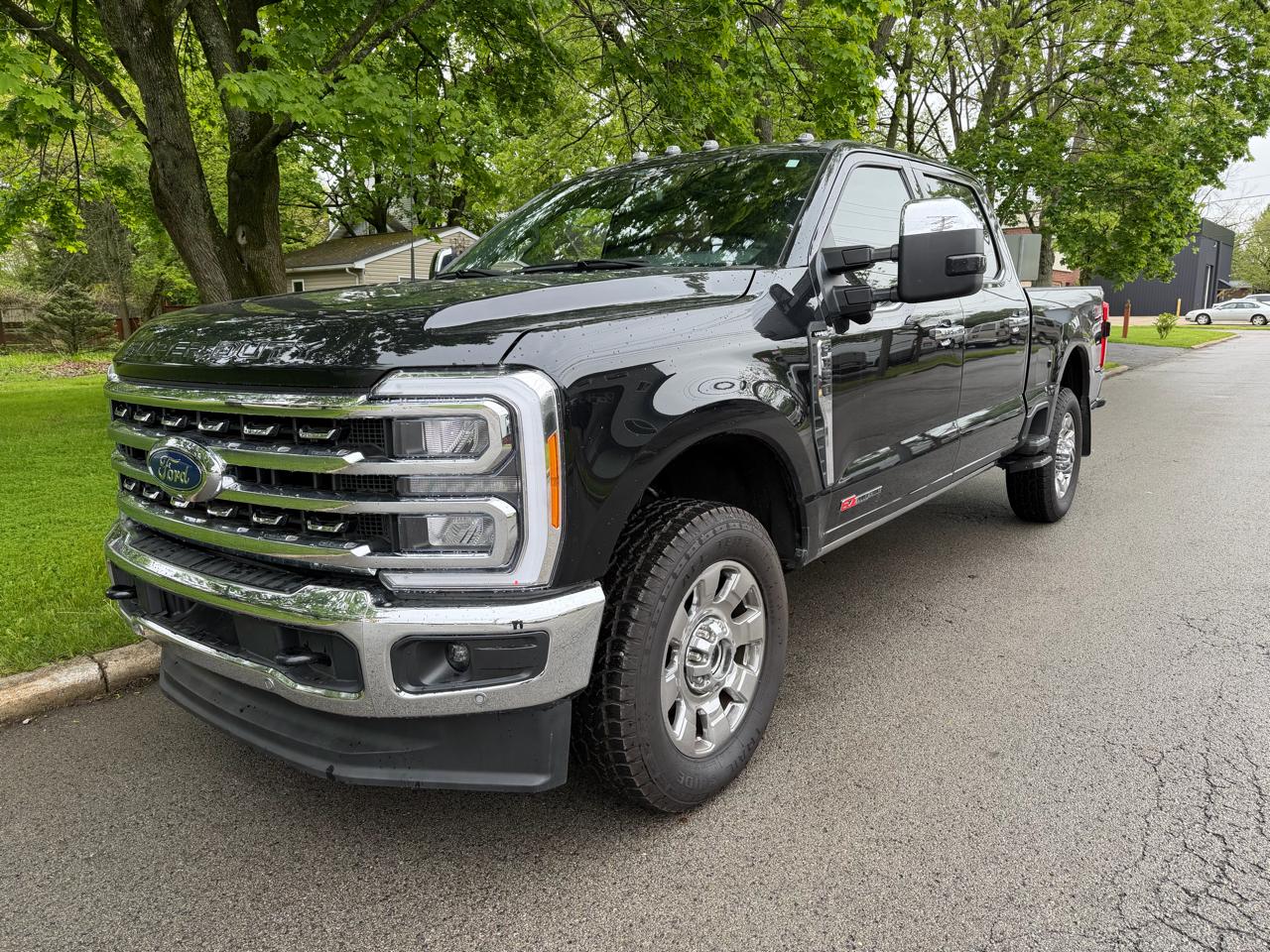 Ford F-350 SD Lariat Crew Cab Short Bed 4WD 2023