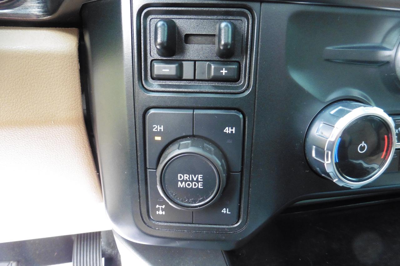 Ford F-350 SD Lariat Crew Cab Short Bed 4WD 2023