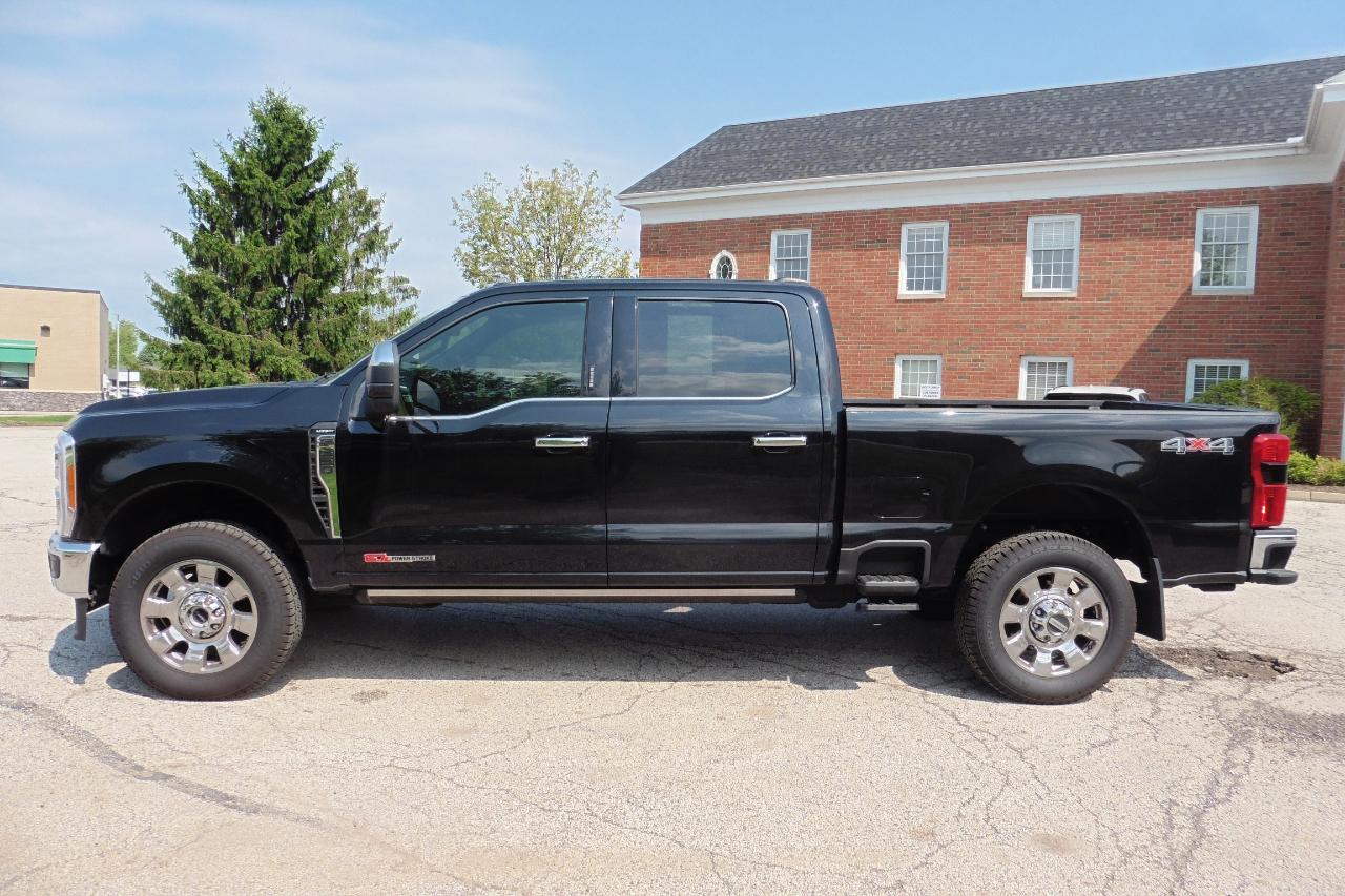 Ford F-350 SD Lariat Crew Cab Short Bed 4WD 2023