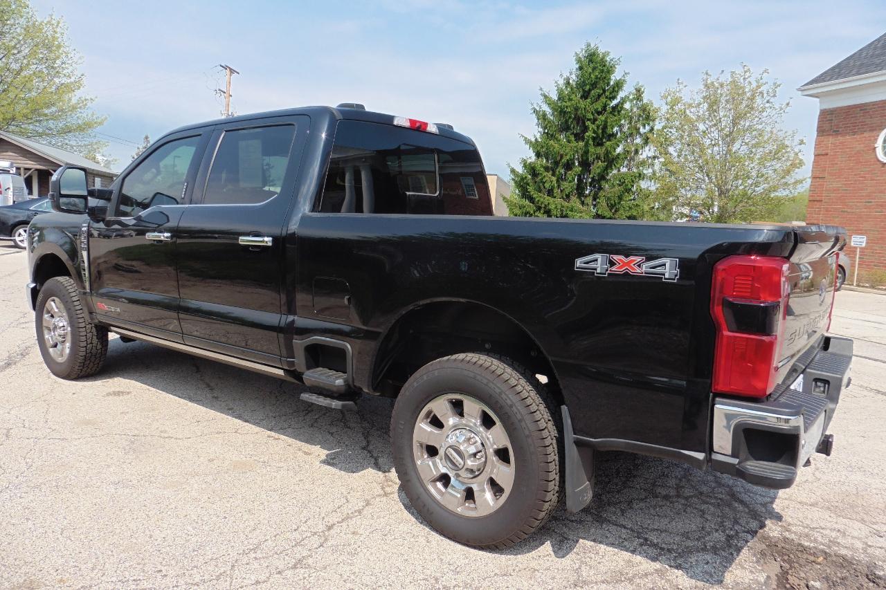 Ford F-350 SD Lariat Crew Cab Short Bed 4WD 2023