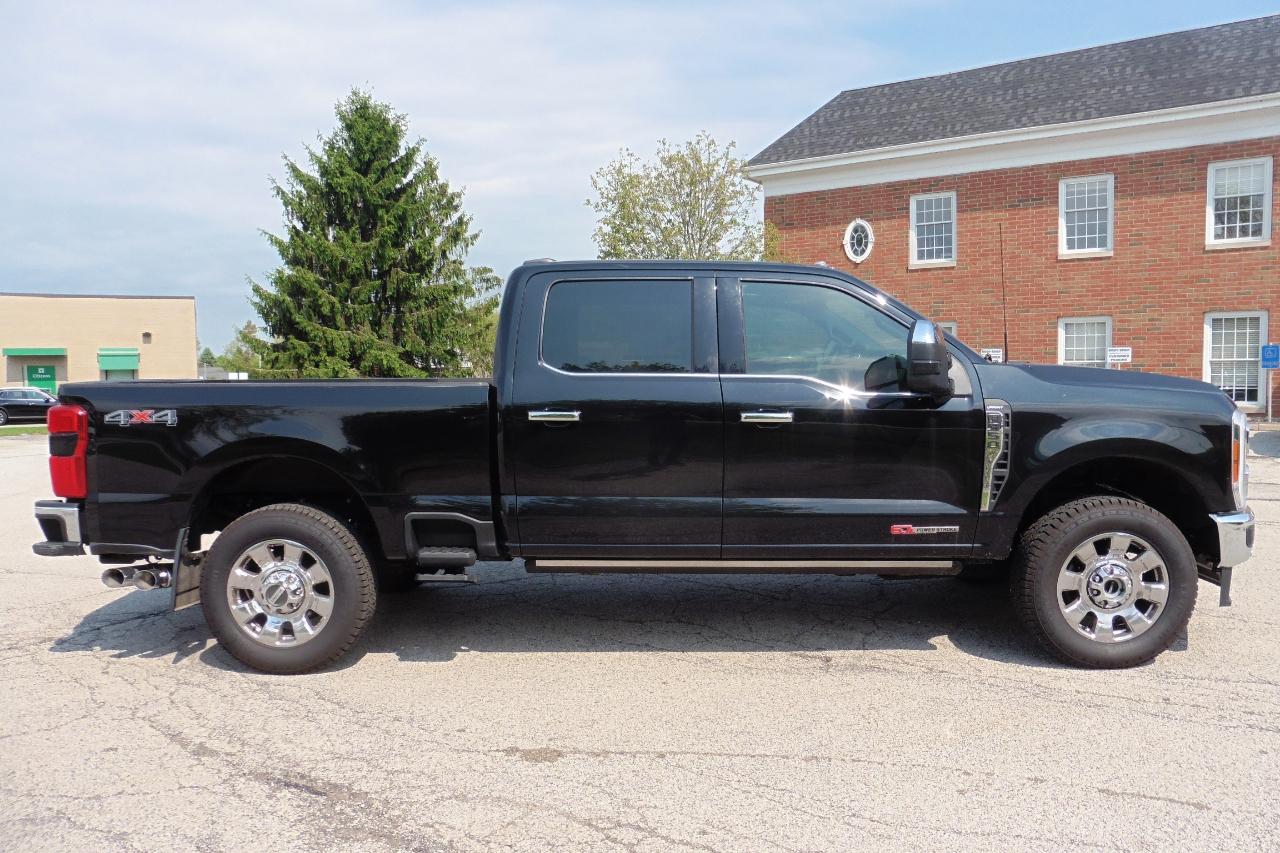 Ford F-350 SD Lariat Crew Cab Short Bed 4WD 2023