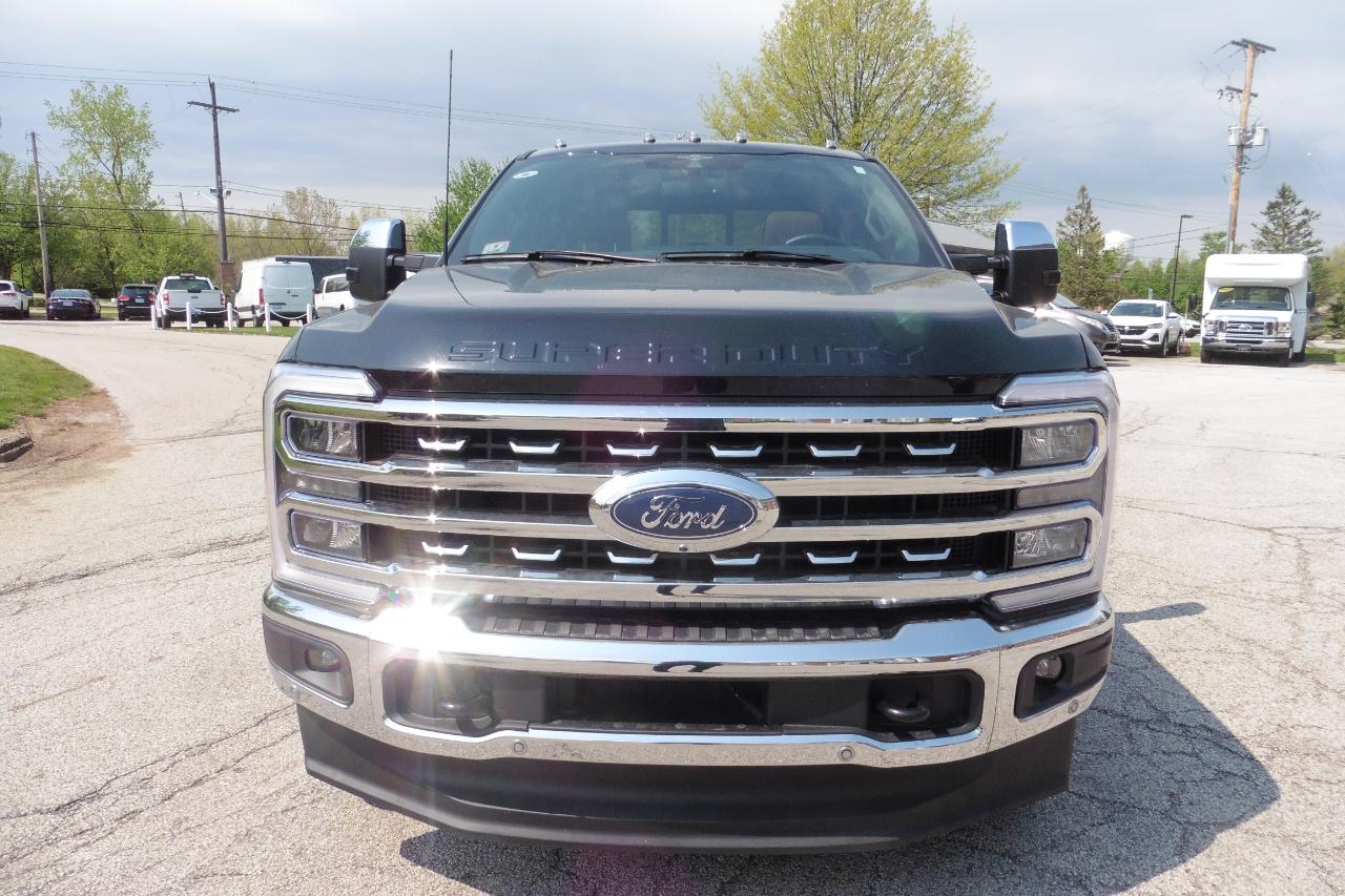 Ford F-350 SD Lariat Crew Cab Short Bed 4WD 2023