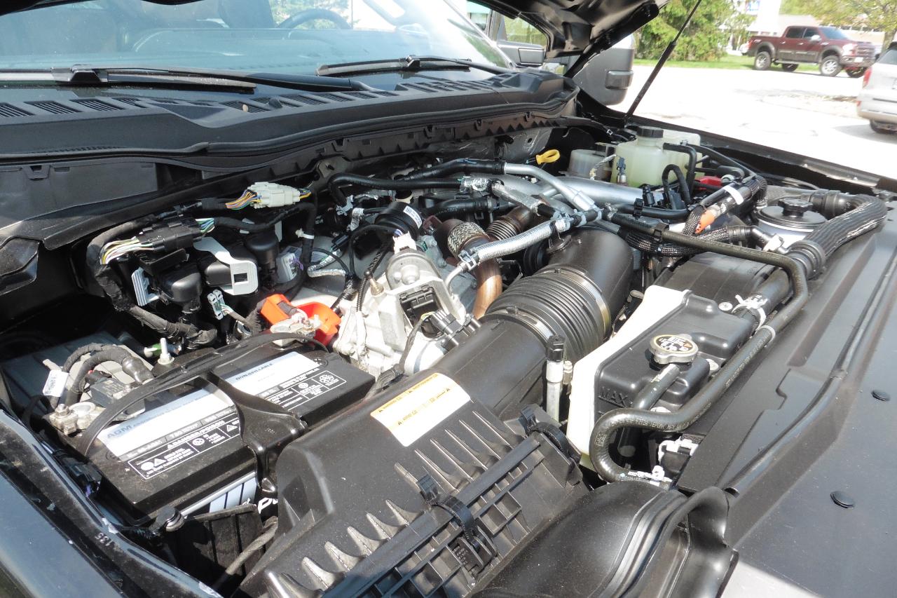 Ford F-350 SD Lariat Crew Cab Short Bed 4WD 2023