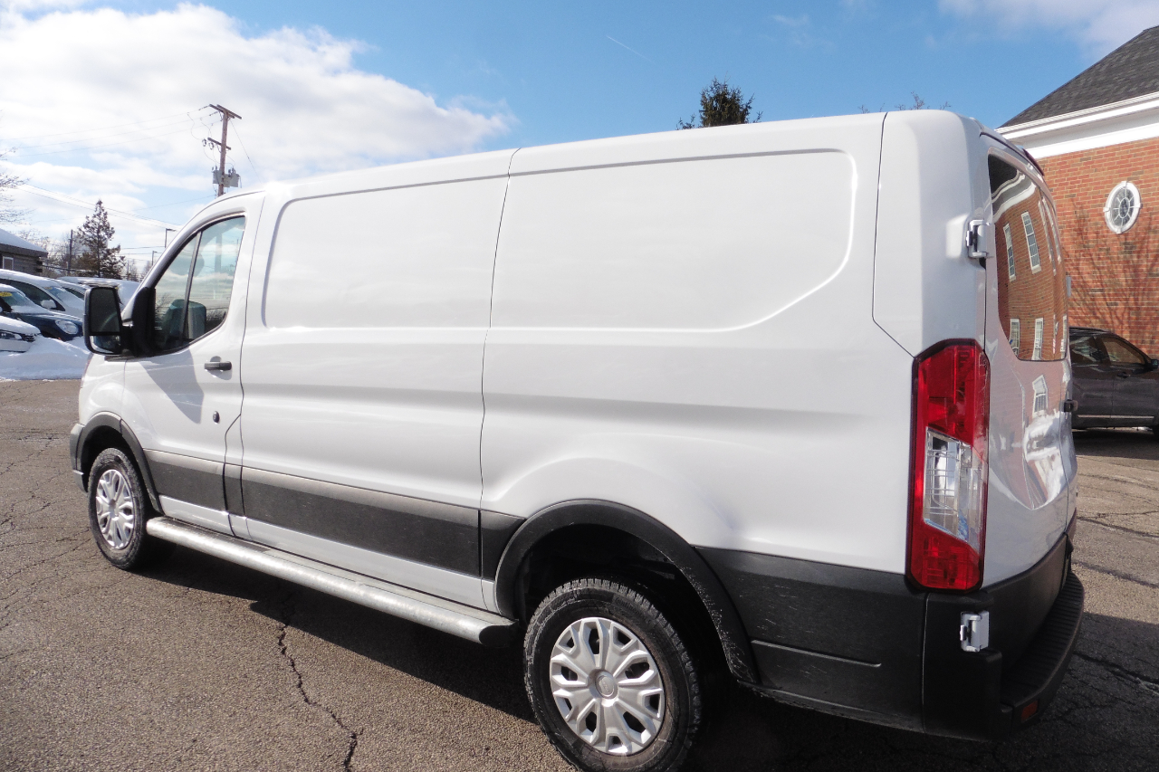Ford Transit 250 Van Low Roof w/Sliding Pass. 130-in. WB 2024
