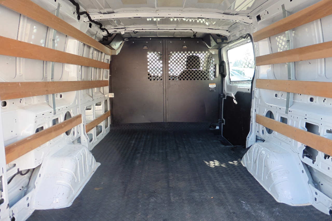 Ford Transit 250 Van Low Roof w/Sliding Pass. 130-in. WB 2024