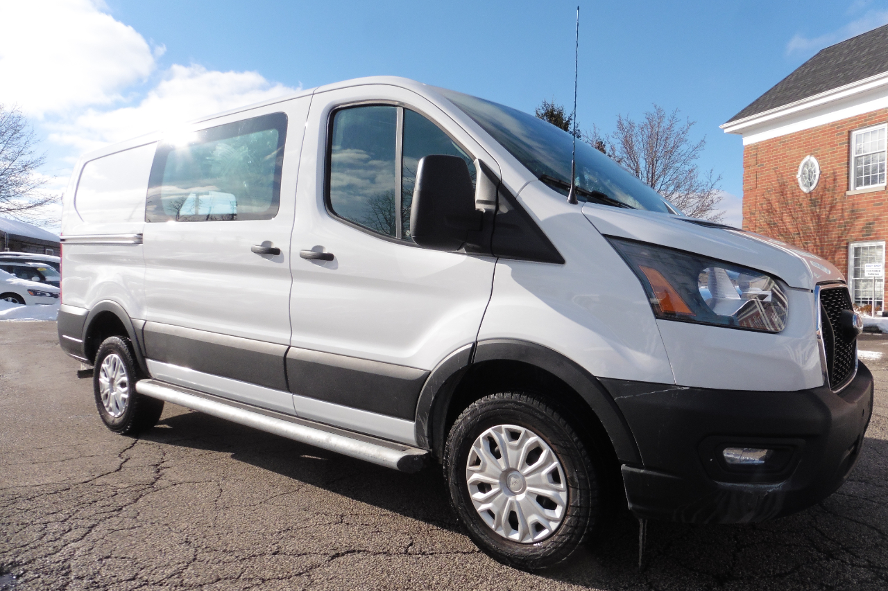 Ford Transit 250 Van Low Roof w/Sliding Pass. 130-in. WB 2024