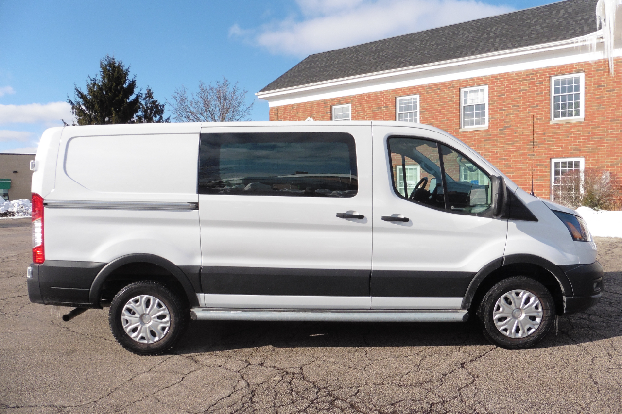 Ford Transit 250 Van Low Roof w/Sliding Pass. 130-in. WB 2024