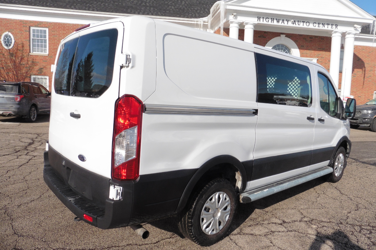 Ford Transit 250 Van Low Roof w/Sliding Pass. 130-in. WB 2024