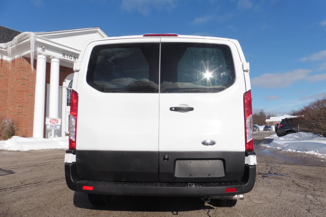 Ford Transit 250 Van Low Roof w/Sliding Pass. 130-in. WB 2024