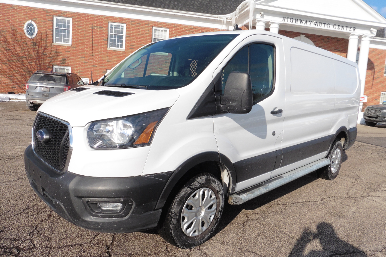 Ford Transit 250 Van Low Roof w/Sliding Pass. 130-in. WB 2024