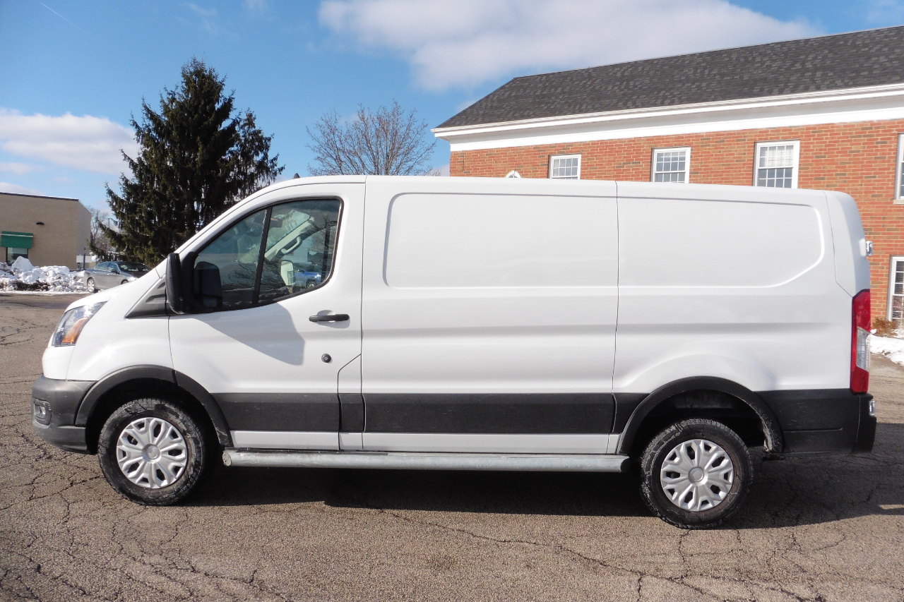 Ford Transit 250 Van Low Roof w/Sliding Pass. 130-in. WB 2024