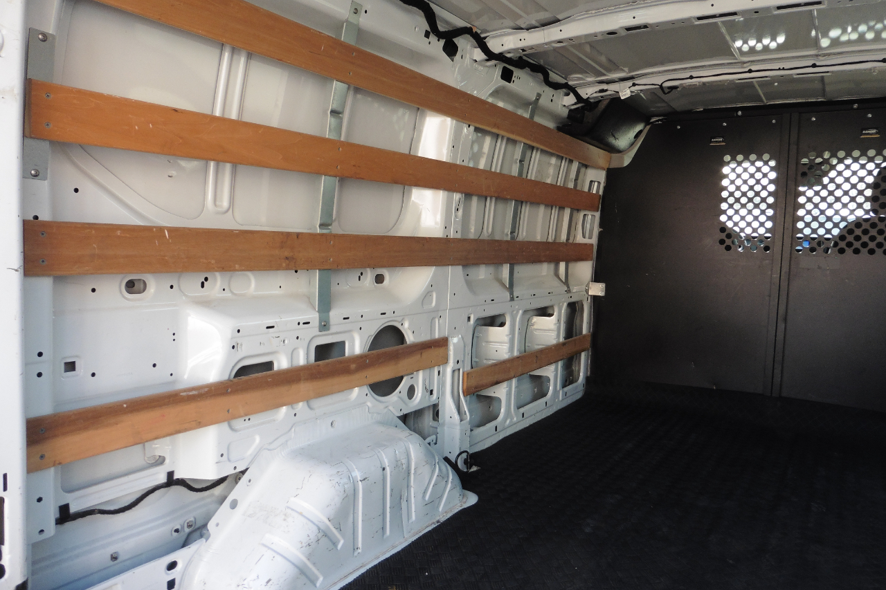 Ford Transit 250 Van Low Roof w/Sliding Pass. 130-in. WB 2024