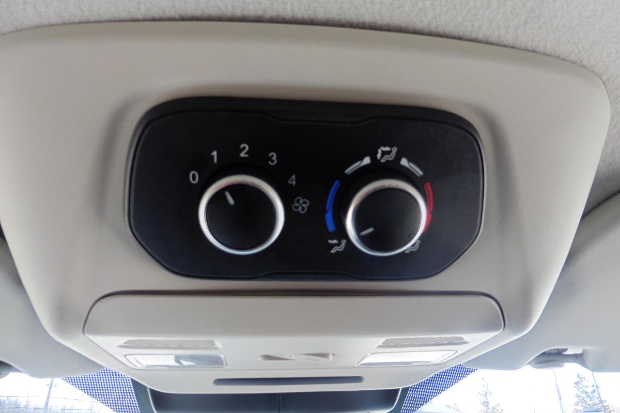 Ford Transit 350 Wagon Low Roof XL w/Sliding Pass. 148-in. WB 2023