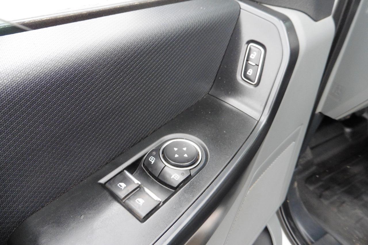 Ford F-150 4WD Reg Cab 141" XL 2022