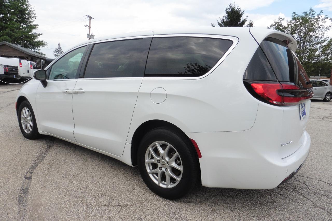 Chrysler Pacifica Touring L FWD 2023