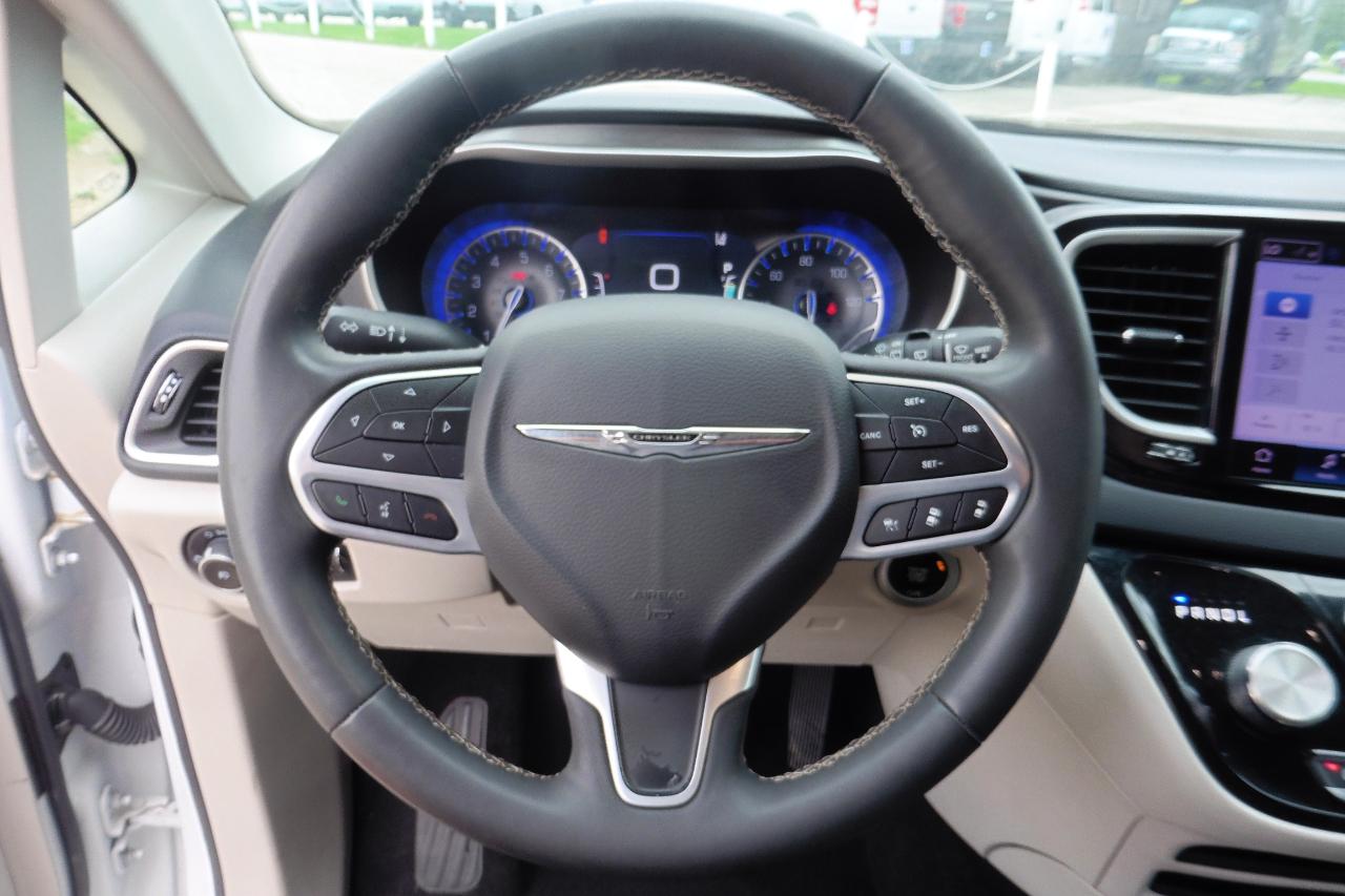 Chrysler Pacifica Touring L FWD 2023