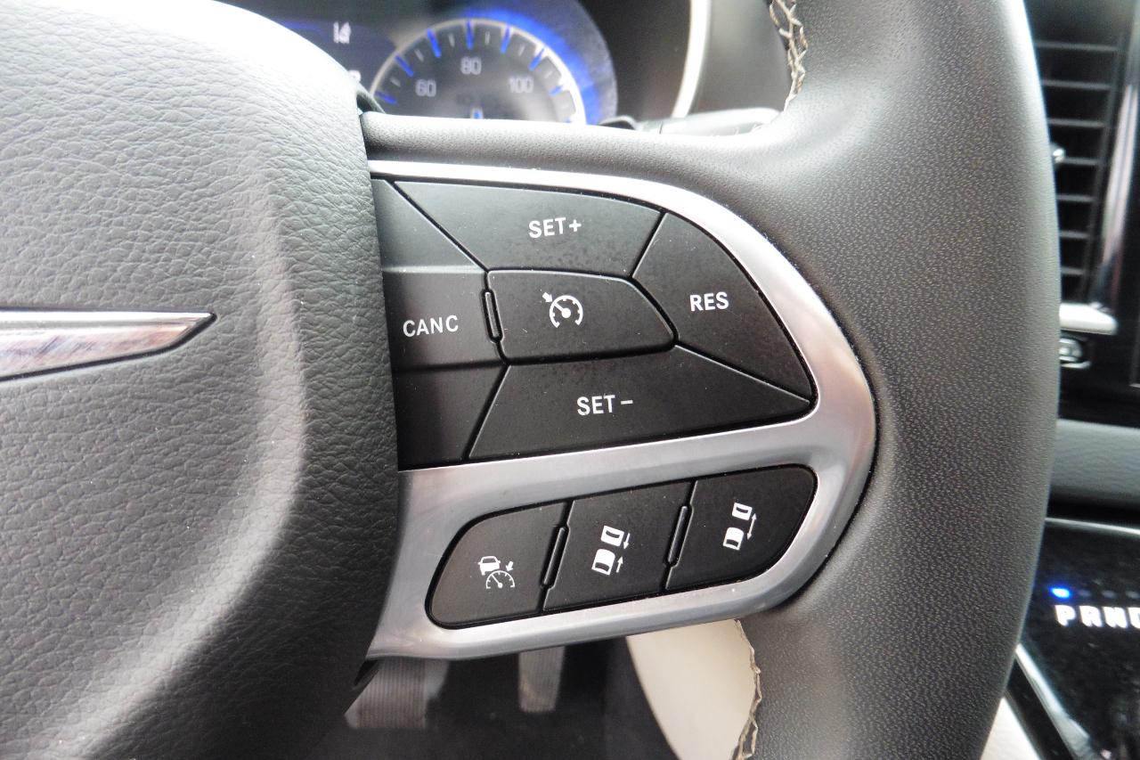 Chrysler Pacifica Touring L FWD 2023