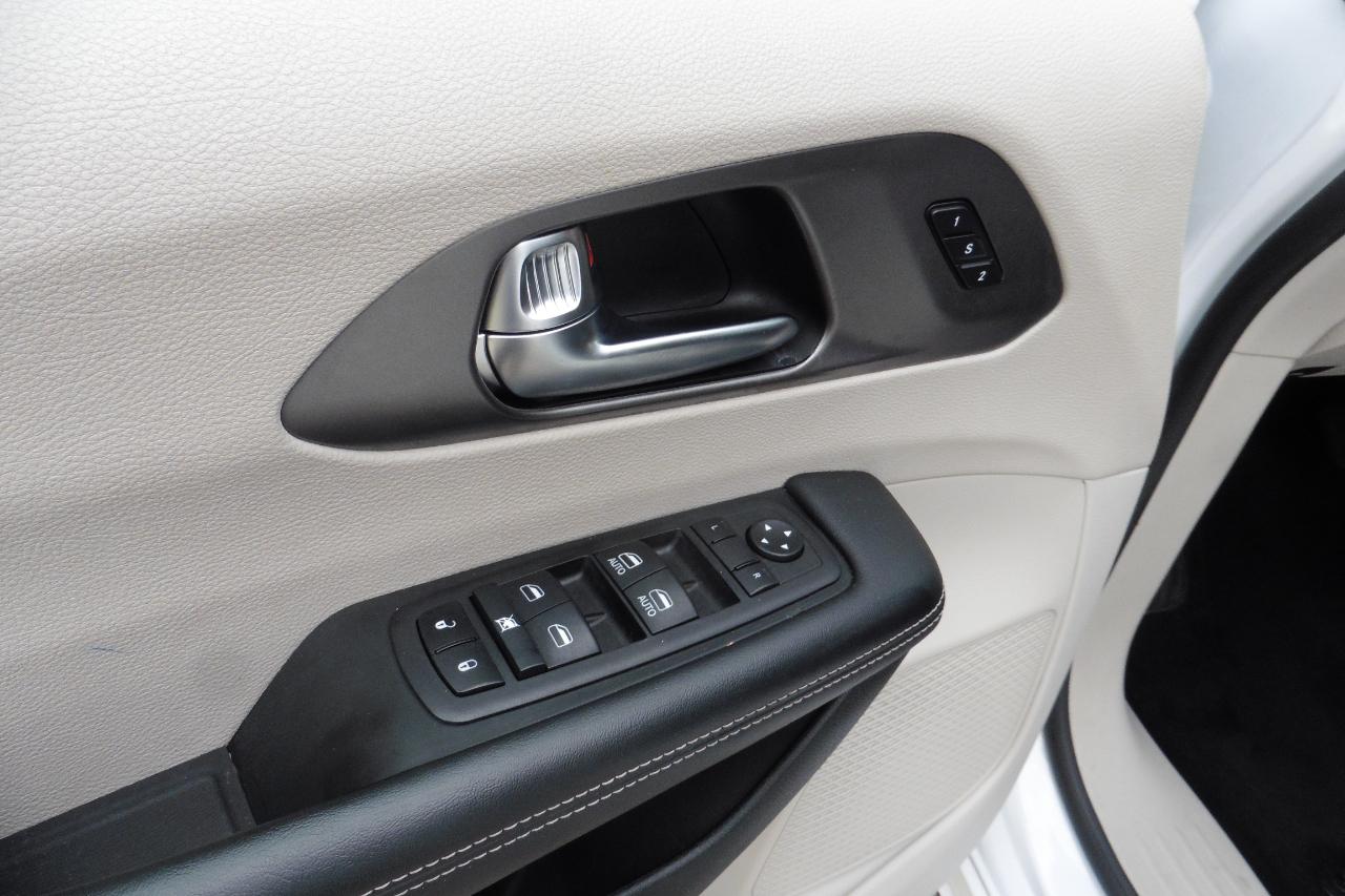 Chrysler Pacifica Touring L FWD 2023
