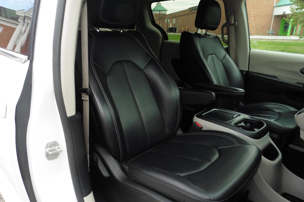 Chrysler Pacifica Touring L FWD 2023
