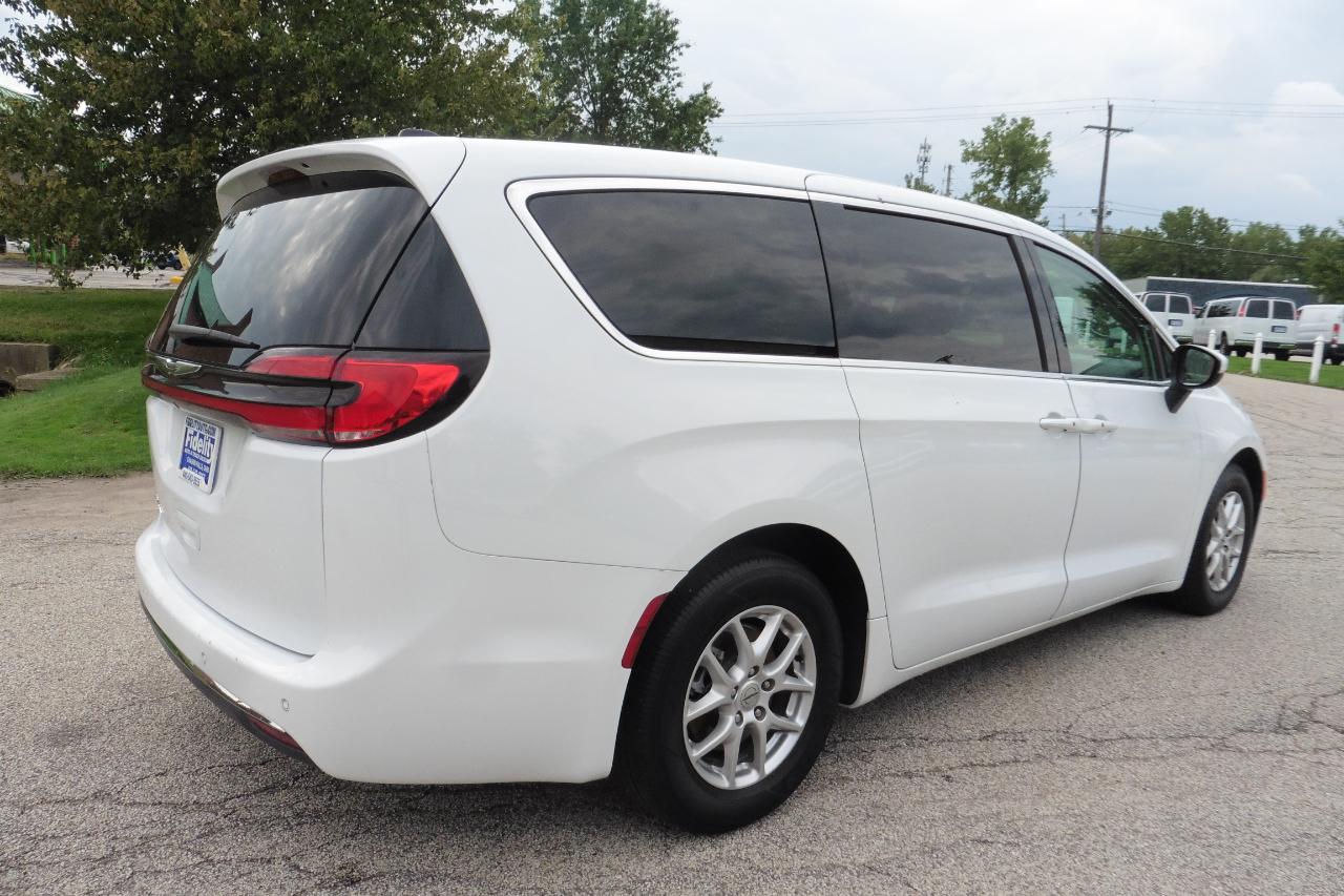 Chrysler Pacifica Touring L FWD 2023