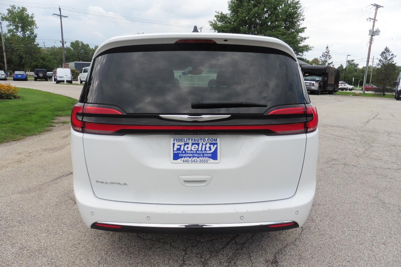 Chrysler Pacifica Touring L FWD 2023