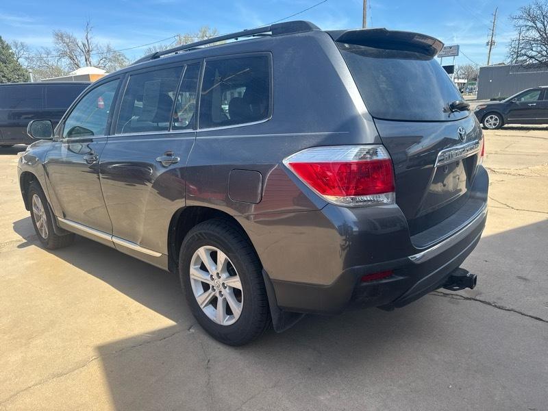 Toyota Highlander Base 2WD V6 2013