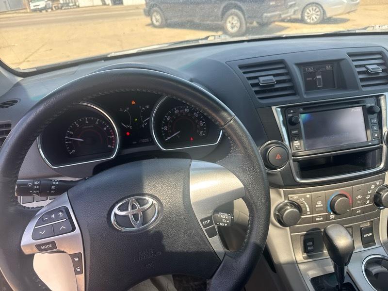 Toyota Highlander Base 2WD V6 2013