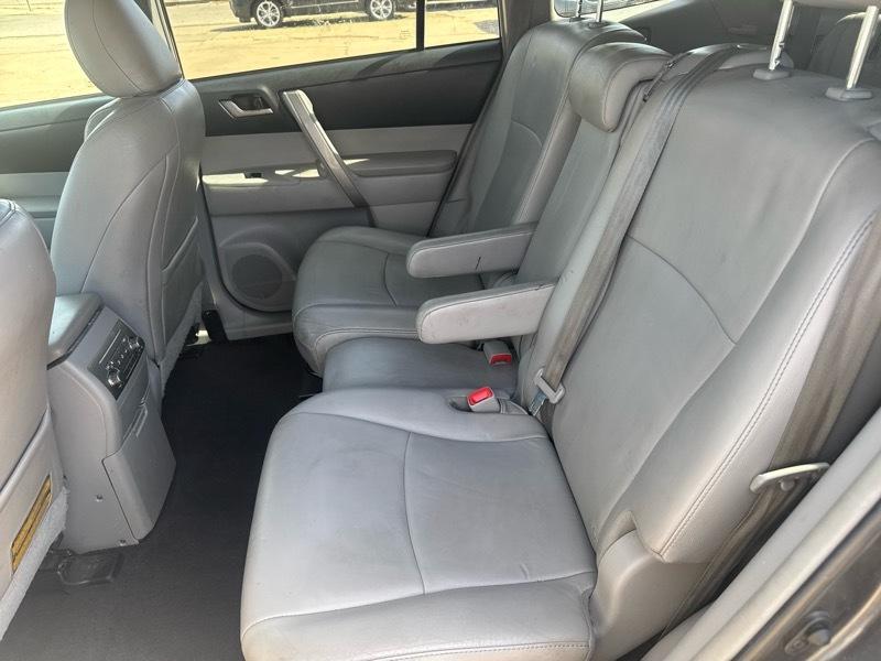 Toyota Highlander Base 2WD V6 2013