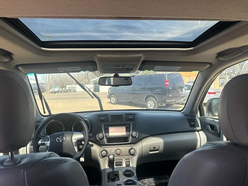 Toyota Highlander Base 2WD V6 2013