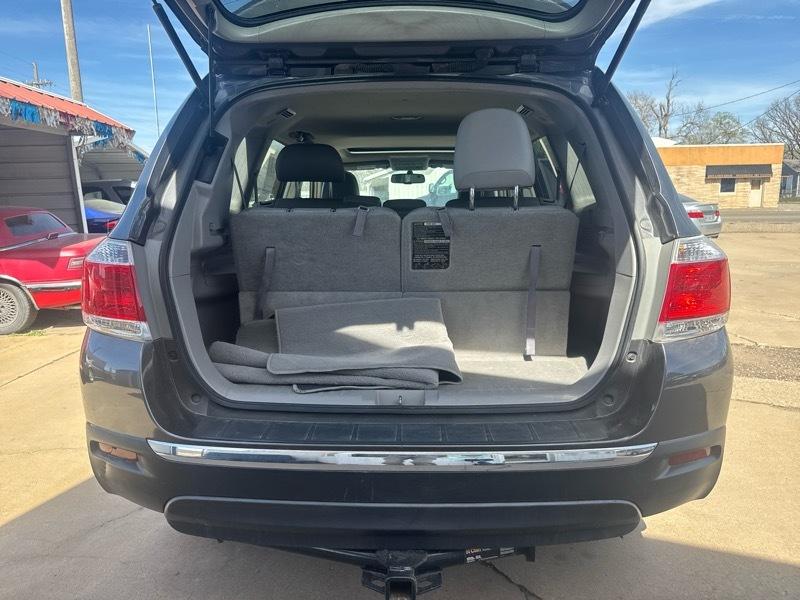 Toyota Highlander Base 2WD V6 2013