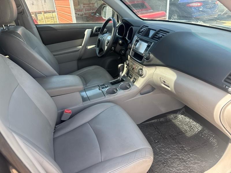 Toyota Highlander Base 2WD V6 2013